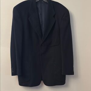 Black Cashmere Sport Coat with Notched Lapels and Padded Shoulders
